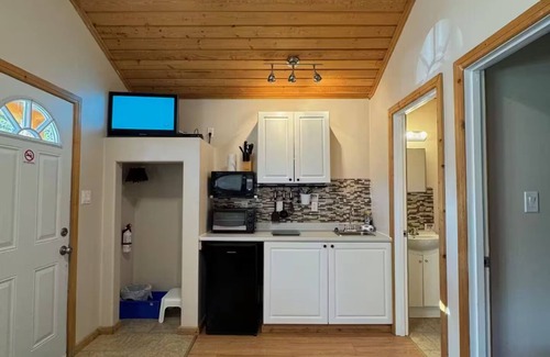 Valemount Cabin | Swift Creek Resort Cabin #3