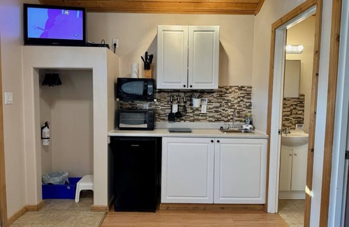 Valemount Cabin | Swift Creek Resort Cabin #3