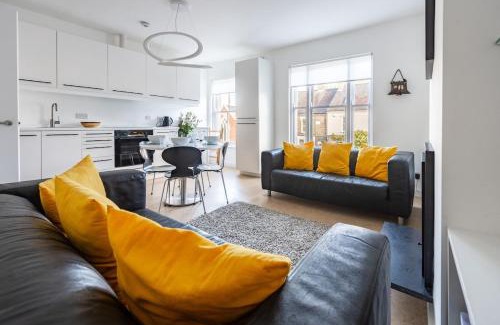 Norwich Apartment | Swift Host - 2 Bedrooms - Apartment - Great Location - Parking