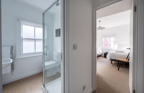 Norwich Apartment | Swift Host - 2 Bedrooms - Apartment - Great Location - Parking