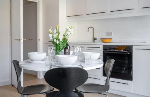 Norwich Apartment | Swift Host - 2 Bedrooms - Apartment - Great Location - Parking