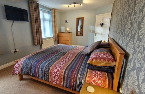 Norwich House | Swift Host | Owl Barn | Sleeps 2 | EV Charger | Private Garden