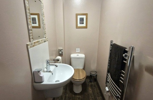 Norwich House | Swift Host | Owl Barn | Sleeps 2 | EV Charger | Private Garden