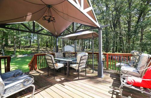 Swiftwater House | Swiftwater 4BR Home with Fireplace & Backyard