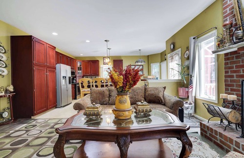 Swiftwater House | ‼️Swiftwater 4BR Home with Fireplace & Backyard