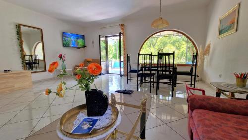 Draga Bascanska House | SWIM and CLIMB BAŠKA HOLIDAY HOUSE - island KRK
