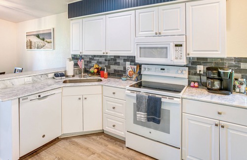 Rotonda Heights House | Swim, Golf & Hike: Family Home in Rotonda West!