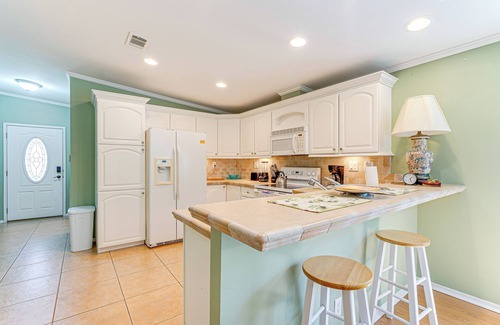 Diplomat House | Swim, Golf & Relax: Family Gem in North Fort Myers