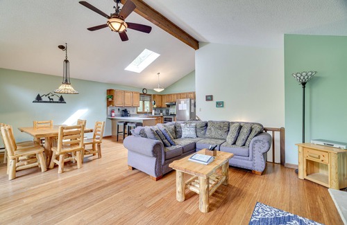 Greentown Cabin | Swim, Hike & Unwind: Resort Cabin in Lake Ariel!