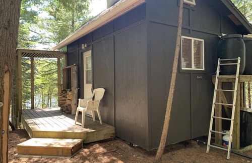 Ormsby Cabin | Swim, Play, Fish at this Beautiful, Private Cabin on the Lake.