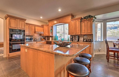 Foothills House | Swim-Putt-Play! 5-BRs of Family Fun | Heated Pool | Pool Table | Foosball | More