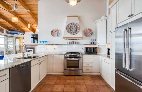 Fort Erie Cottage | Swim Spa cottage on a Private Beach