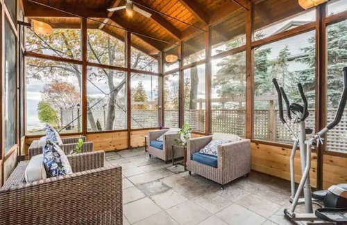 Fort Erie Cottage | Swim Spa cottage on a Private Beach