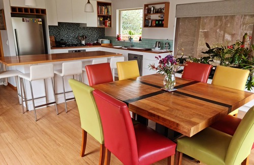 Dodges Ferry House | Swim Spa pool, overlooking the Bay, 3 Bedrooms, sleeps 6, 2 Bathrooms
