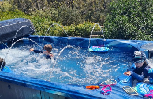 Dodges Ferry House | Swim Spa pool, overlooking the Bay, 3 Bedrooms, sleeps 6, 2 Bathrooms