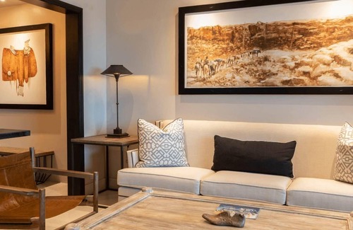 Los Cangrejos II y III Apartment | Swim-up bar, private beach, infinity pool, and Greg Norman-designed golf course