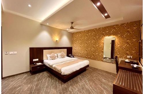 Puri Hotel | Swimming Pool Beach Front HOTEL GPR ! PURI, fully Air Conditioned Rooms And BREAKFAST, Wifi & Restaurant And Parking - Best Hotel