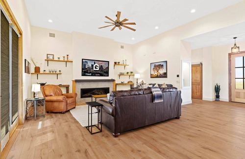 Georgetown House | Swimming Pool, Large Yard, New LOW 2024 Rates!