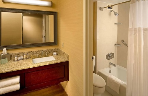 Gatlinburg Hotel | Swimming Pool, Pets Allowed! Your Stylish Gatlinburg Getaway!