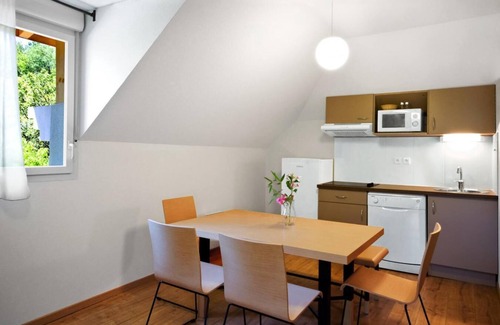 Ax-les-Thermes Apartment | Swimming pool, terrace, balcony, parking, tv, ski locker, 30m², Ax-Les-Thermes