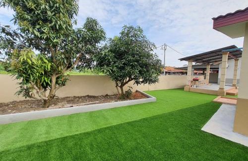 Krubong House | Swimming pool with 5 bedroom house Full AC near Stadium Hang Jebat