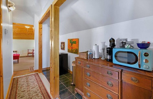 Dripping Springs Apartment | Swing On Inn - Southern Comfort Suite I Hot tub