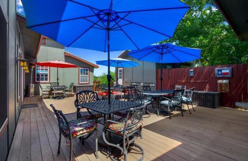 Dripping Springs House | Swing On Inn- Southern Comfort