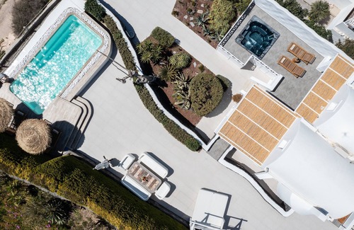 Oia Villa | SWINGING SUNSET villa - Private Swimming pool & Private outdoor heated spa