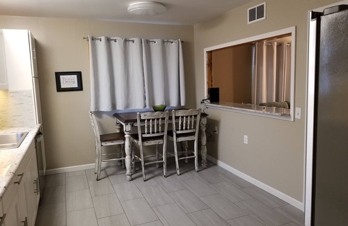 Medicine Lodge House | SwinHousing - Church Hill Suite, Sleeps 6
