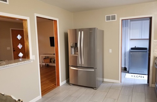 Medicine Lodge House | SwinHousing - Church Hill Suite, Sleeps 6