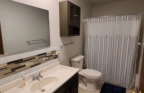 Medicine Lodge Bed & Breakfast | SwinHousing - Main Street Suite, Sleeps 8