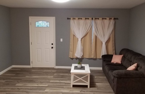 Medicine Lodge House | SwinHousing - Washington Suite, Sleeps 4