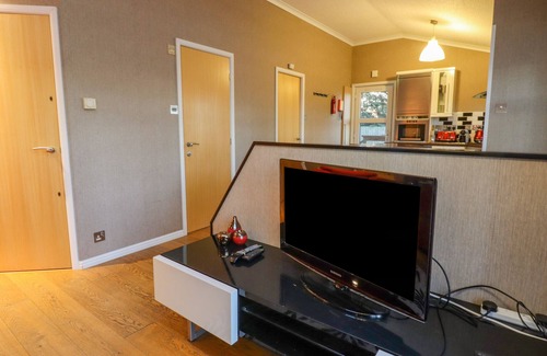 Ripley Cottage | SWINSTY LODGE, pet friendly, with a garden in Darley