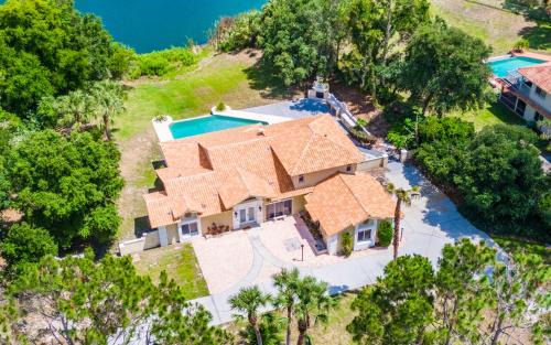 Groveland House | SWISS 65 - Lake Denise