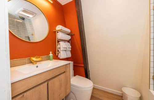 Summit Estates House | Swiss Bliss- Mountains, Pet Friendly and Jacuzzi