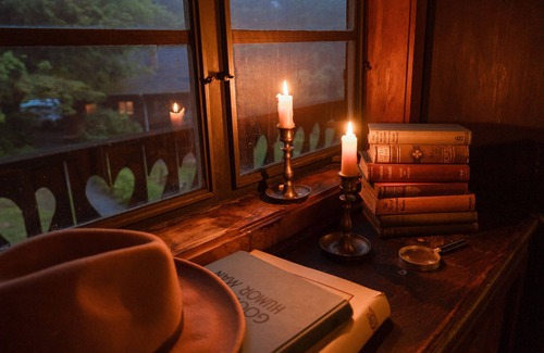 Nelson Ski Chalet | Swiss Chalet Family Retreat w/lake access