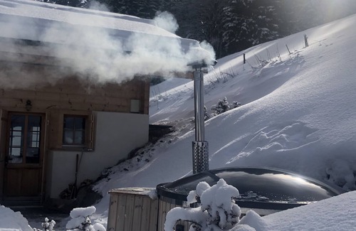 Vers L'Eglise Ski Chalet | Swiss Chalet with Hot Tub - Chalet Des Sources