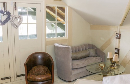 Mohill Cottage | SWISS COTTAGE, character holiday cottage in Mohill, County Leitrim