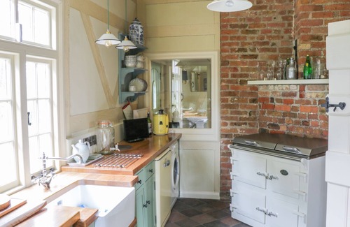 Mohill Cottage | SWISS COTTAGE, character holiday cottage in Mohill, County Leitrim