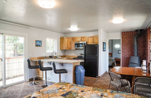 Mount Shasta Hotel | Swiss Holiday Lodge