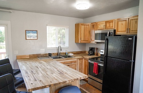 Mount Shasta Hotel | Swiss Holiday Lodge