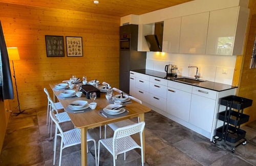 Bangerten Ski Chalet | SwissHut Modern Chalet with Spa - Chalet Beunden