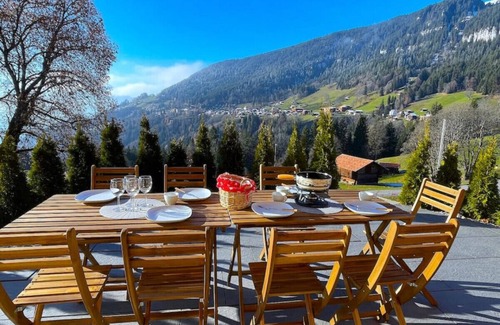 Bangerten Ski Chalet | SwissHut Modern Chalet with Spa - Chalet Beunden