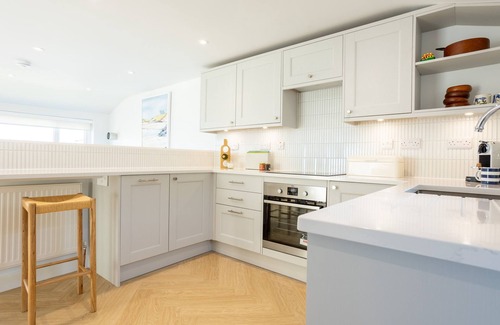 Rhosneigr House | Swn Y Bae - Family-Friendly Sea View Holiday Home