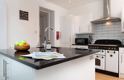 Deganwy House | Swn y Mor Deganwy - Three Bedroom House, Sleeps 8