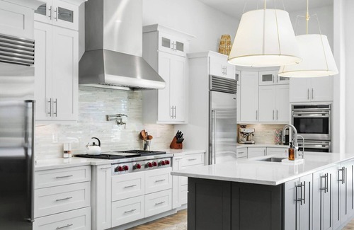 Sundown Manor House | SWSS - Seen on TV: Sport/Game Court, Pool, Hot Tub, Chef’s Kitchen, water slide - Celebrity Hideaway