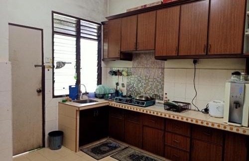 Kampung Sura House | Syah Homestay