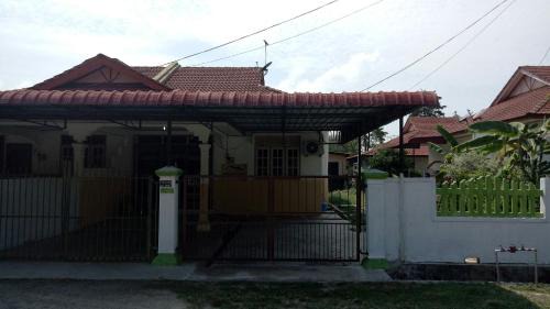 Kampung Sura House | Syahril homestay