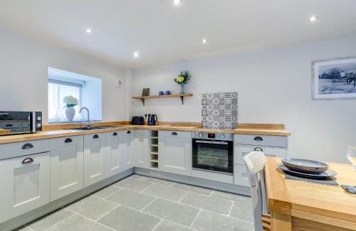 High Peak House | Sycamore Cottage At Naze Farm