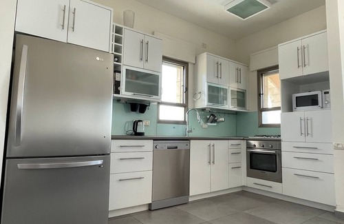 Elqosh Apartment | Sycamore on the Beach